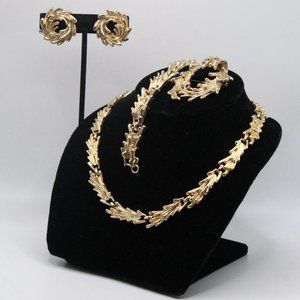 MONET TEXTURED BRUTALIST GOLD TONE PARURE SET